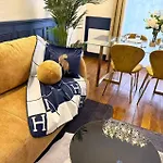 Modern Haussmann-Style Parisian Apartment -6P