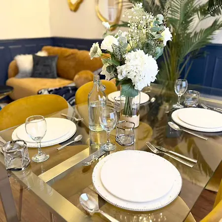 Modern Haussmann-style Parisian -6p Appartamento
